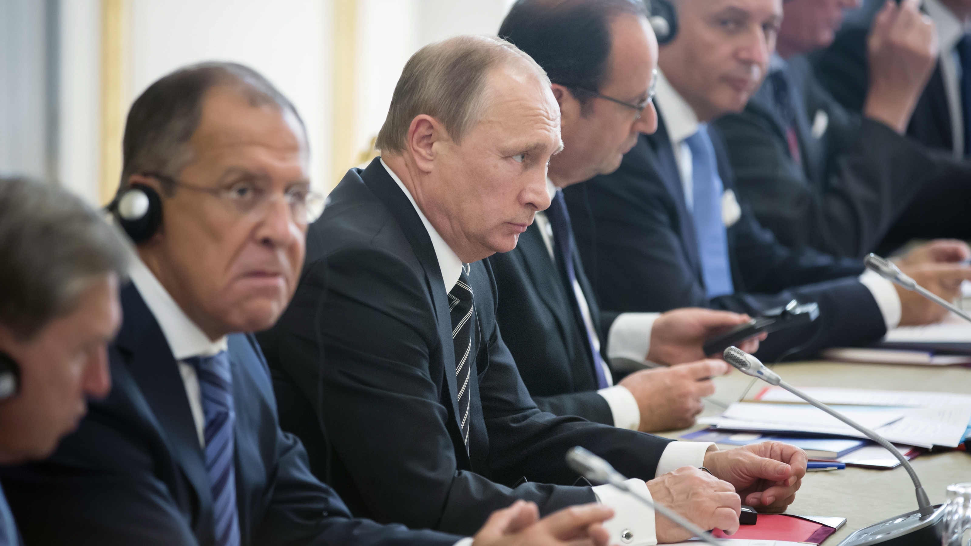 Serghei Lavrov îi propune lui Vladimir Putin să se acorde mai mult timp diplomaţiei pentru un acord cu Occidentul