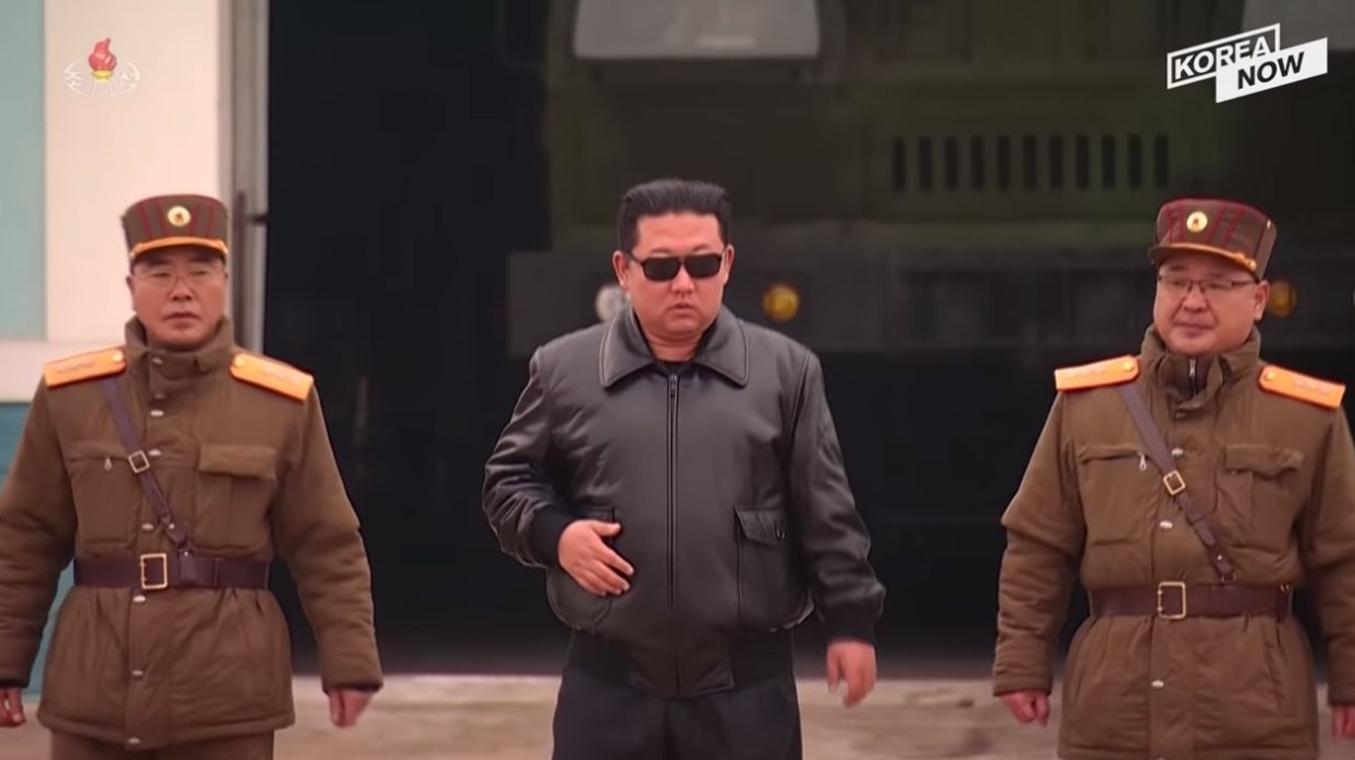 Kim Jong Un prezentat de media de stat în stil Top Gun la ultima lansare de rachetă