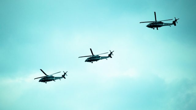 Patru elicoptere ucrainene civile neînarmate pe aeroportul din Iaşi pentru escală tehnică