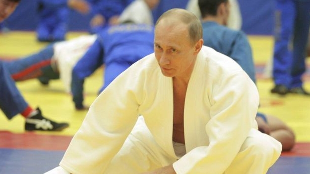 Federaţia Internaţională de Judo anunţă excluderea lui Vladimir Putin din toate poziţiile deţinute