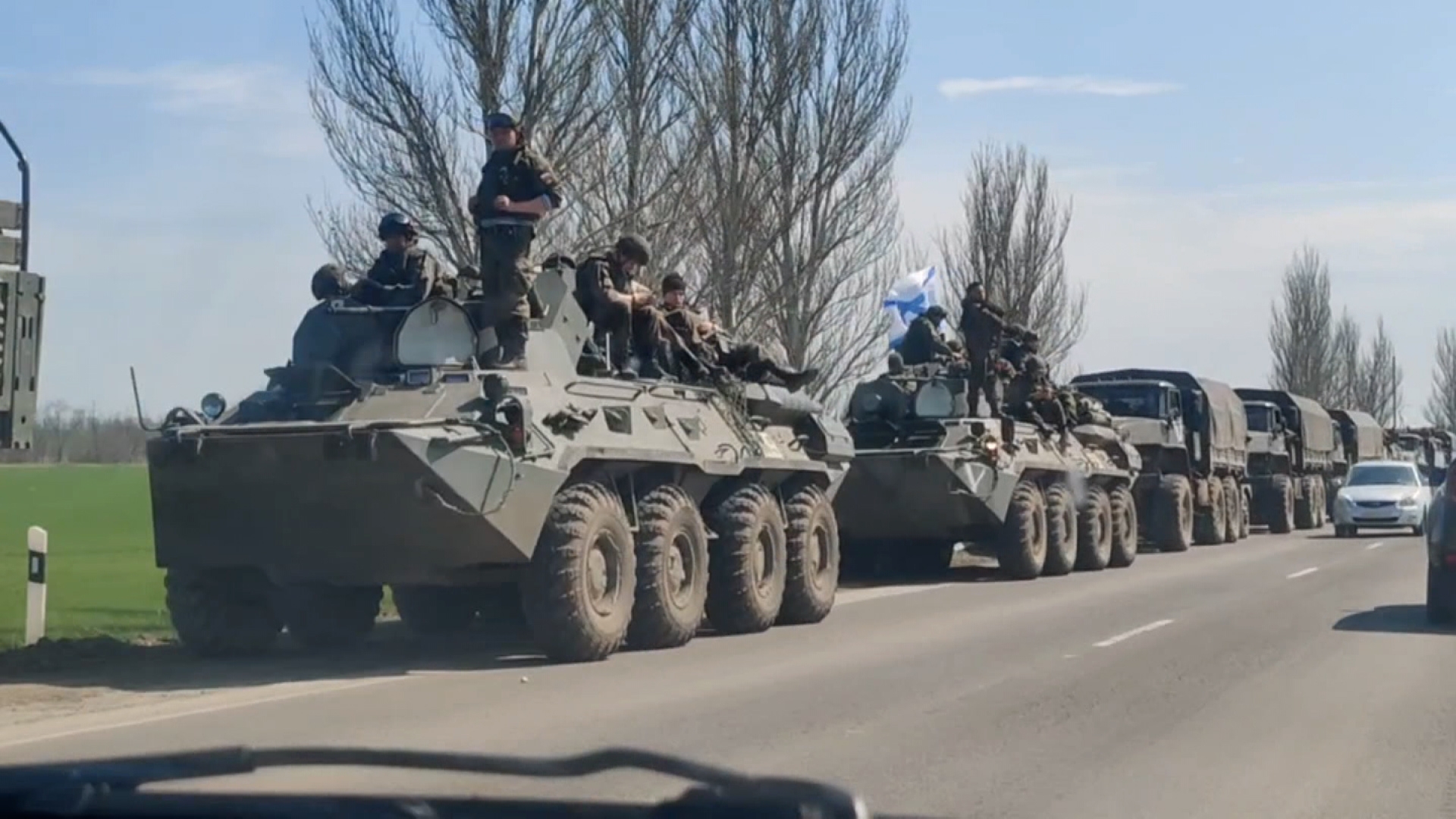 Coloană militară rusă în drum spre Donbas