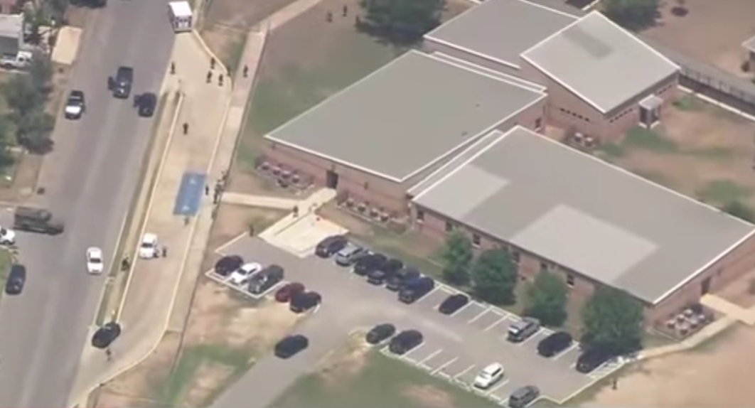 Atac armat la o școală din Texas