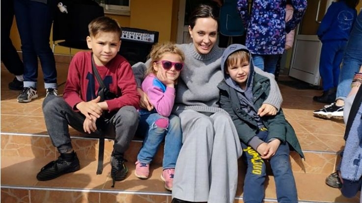 Angelina Jolie în Lviv cu copiii