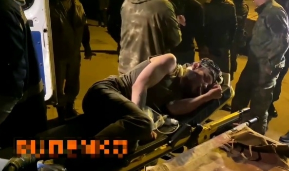 ARHIVA Soldat ucrainean rănit predat rușilor - evacuare Azovstal
