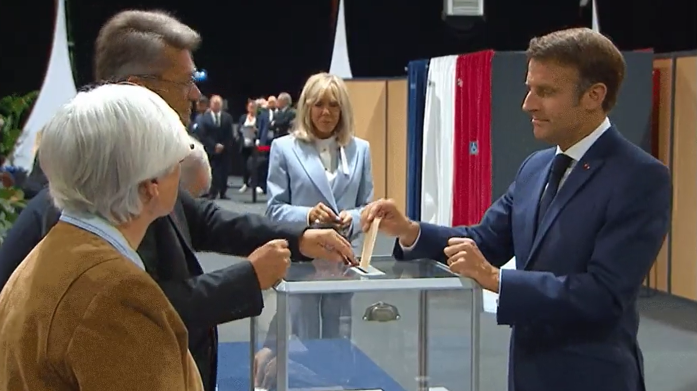 Emmanuele Macron vot alegeri
