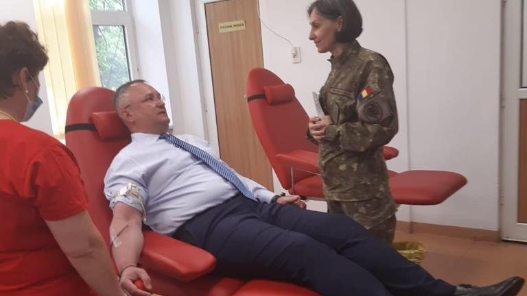 Nicolae Ciucă de Ziua Mondială a Donatorului de Sânge face un apel la ”solidaritate cu pacienții care au nevoie de transfuzii”