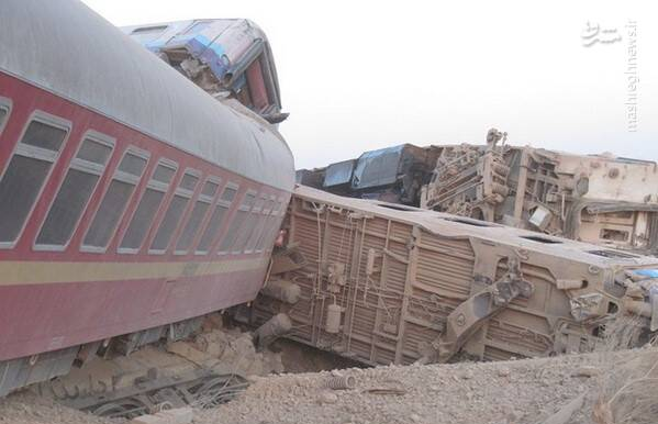 Cel puţin 10 morţi după ce un tren a deraiat în centrul ţării
