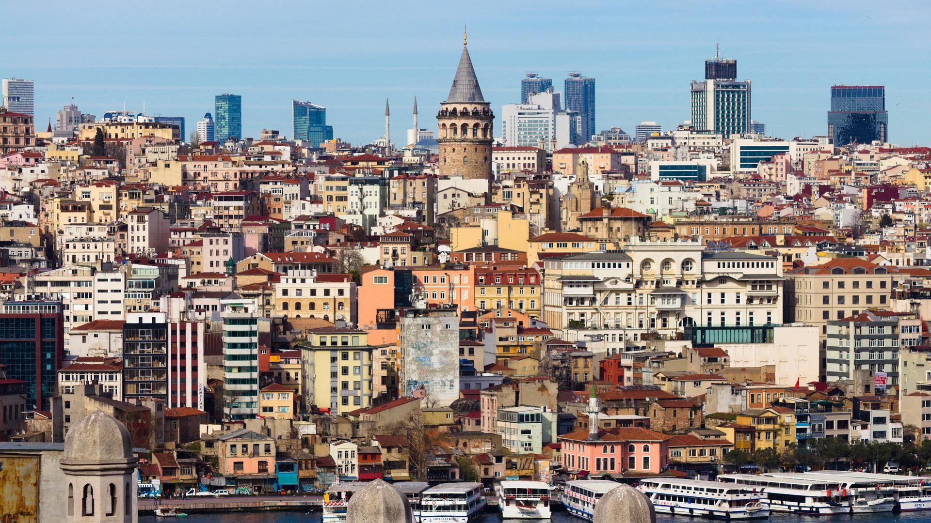 Ruşii principalii cumpărători de locuinţe străini în Turcia