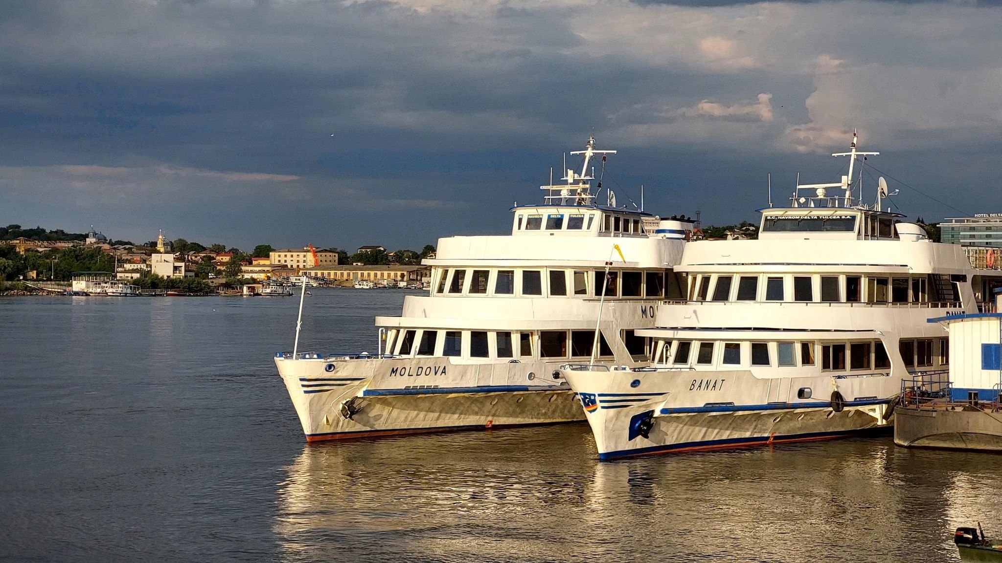 Nave de transport pe Dunăre Deltă