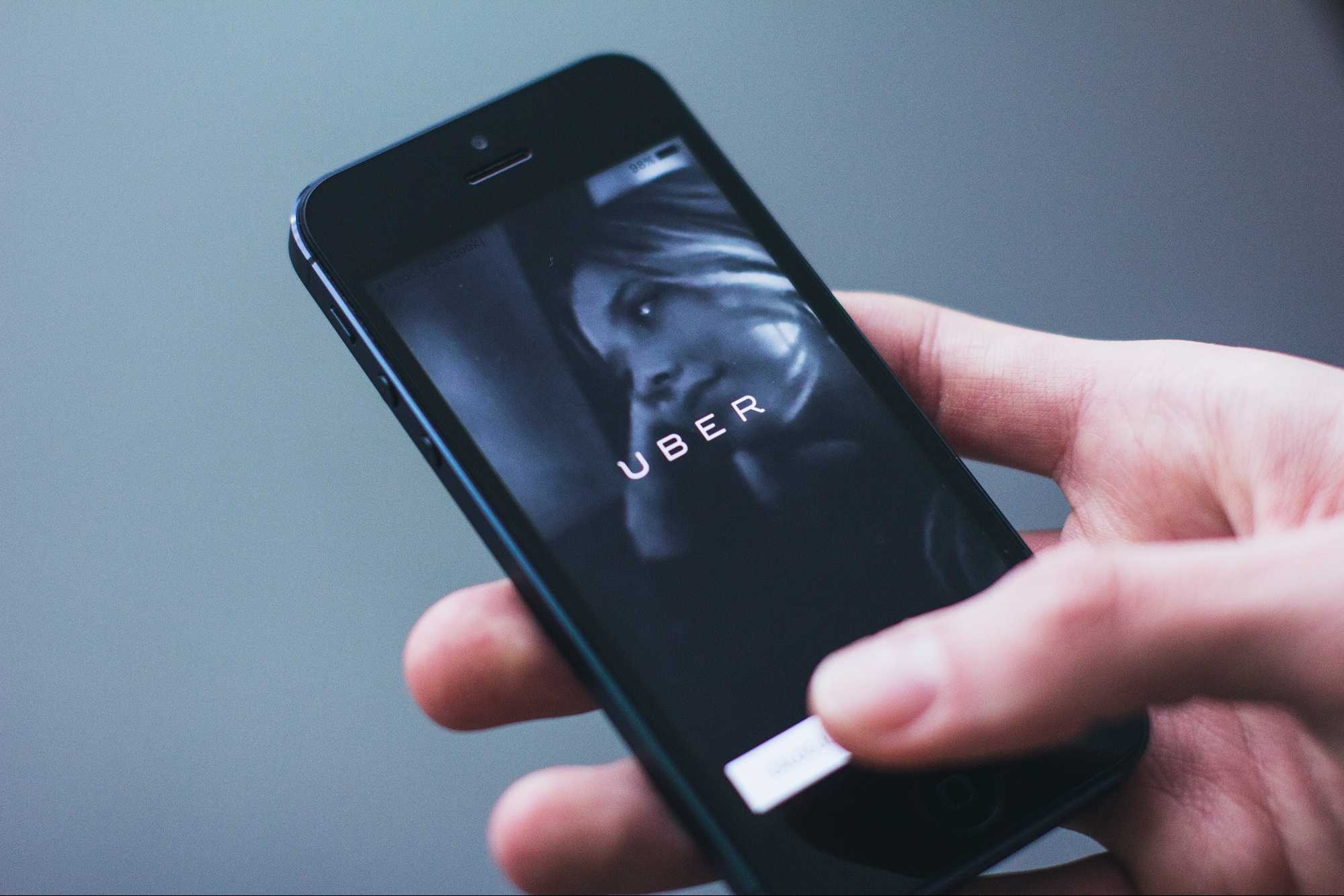 Comisia Europeană promite să facă lumină în scandalul Uber