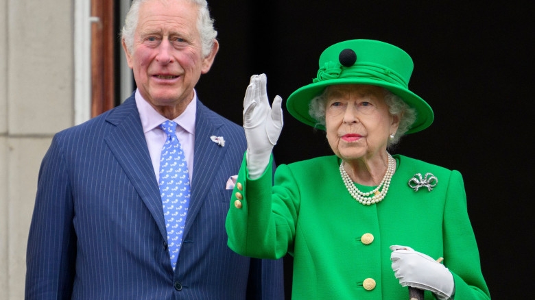 Printul Charles și Regina Elisabeta