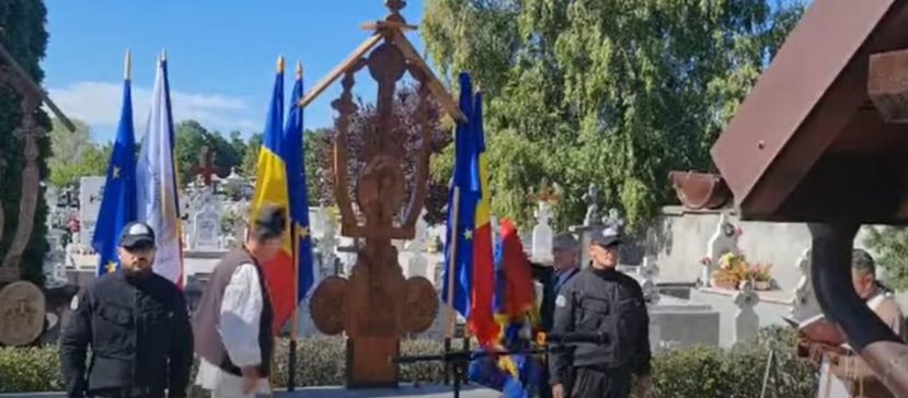 Monument dedicat „eroilor” fostei Securități ridicat în Cimitirul Eroilor din Pitești