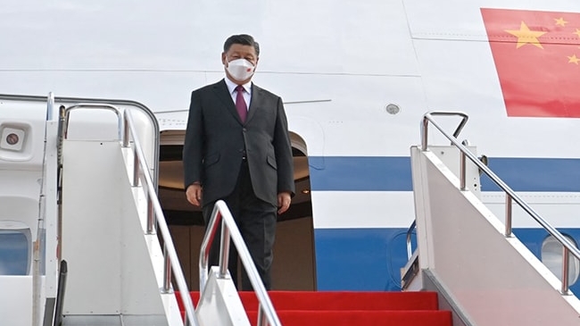 Xi Jinping a sosit în Kazahstan