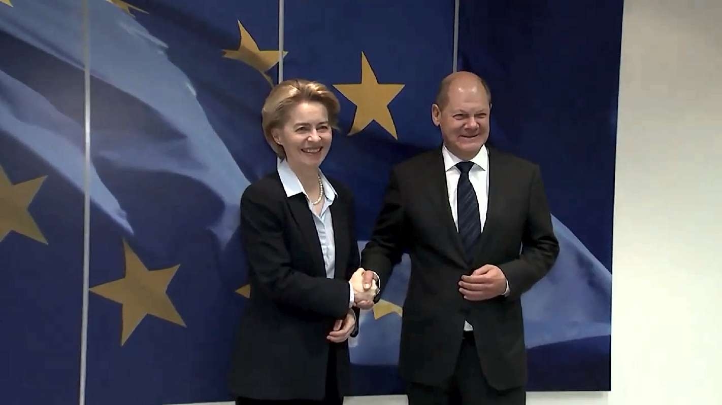 Preşedinta Comisiei Europene Ursula von der Leyen și cancelarul german Olaf Scholz / captură Youtube