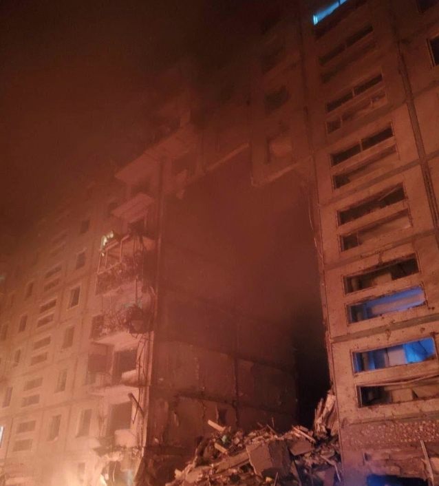 Clădire cu apartamente din Zaporojie avariată de bombardamentele rusești