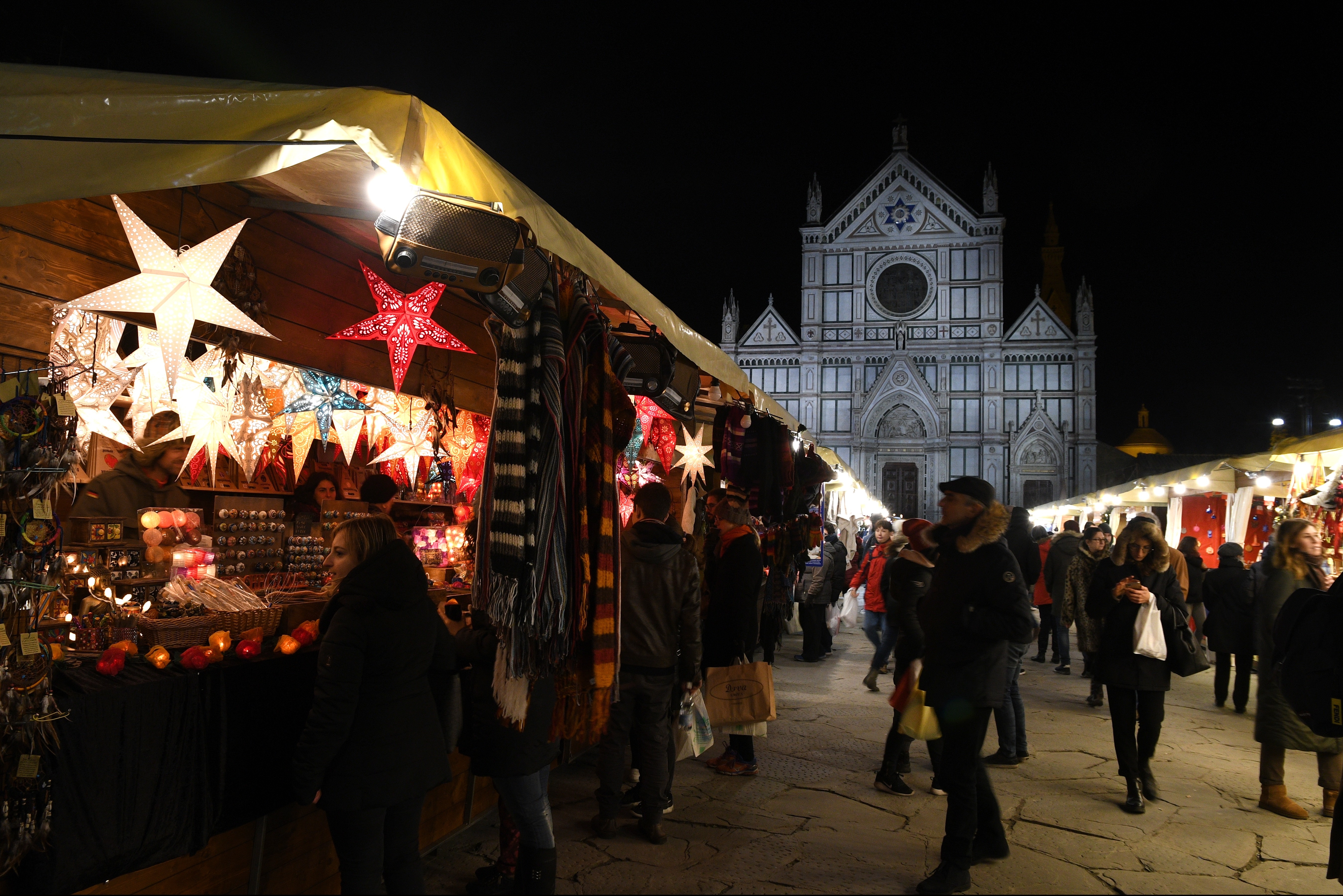 Târgurile de Crăciun Piazza Santa Croce din Florența Italia