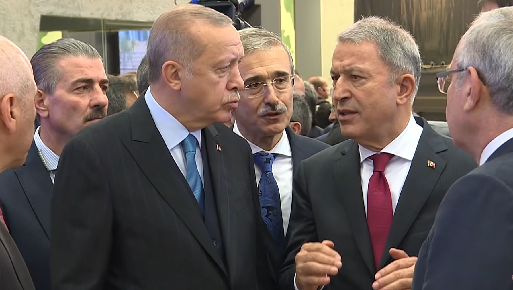 Președintele Erdogan și ministrul apărării turc Hulusi Akar / captura Youtube