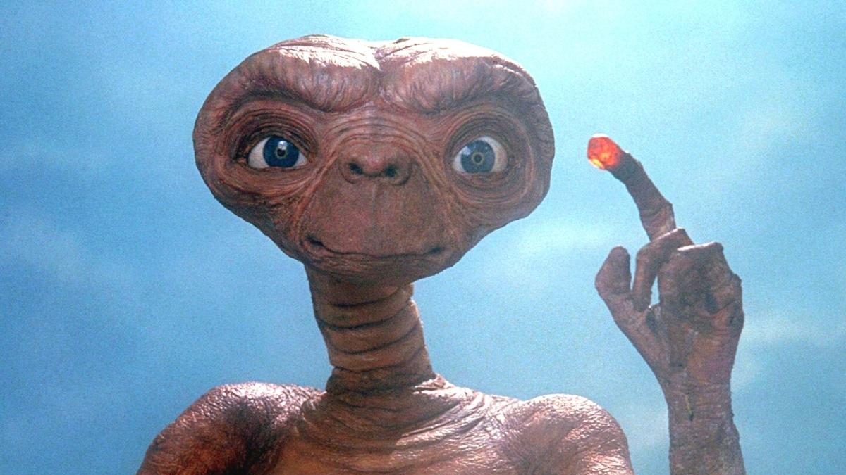 Marioneta utilizată în filmul „E.T. Extraterestrul” scoasă la licitaţie