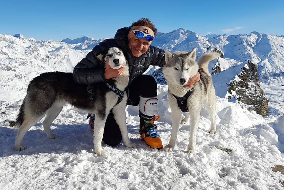Michele Buga și cei doi câini ai săi / Facebook Michele Buga