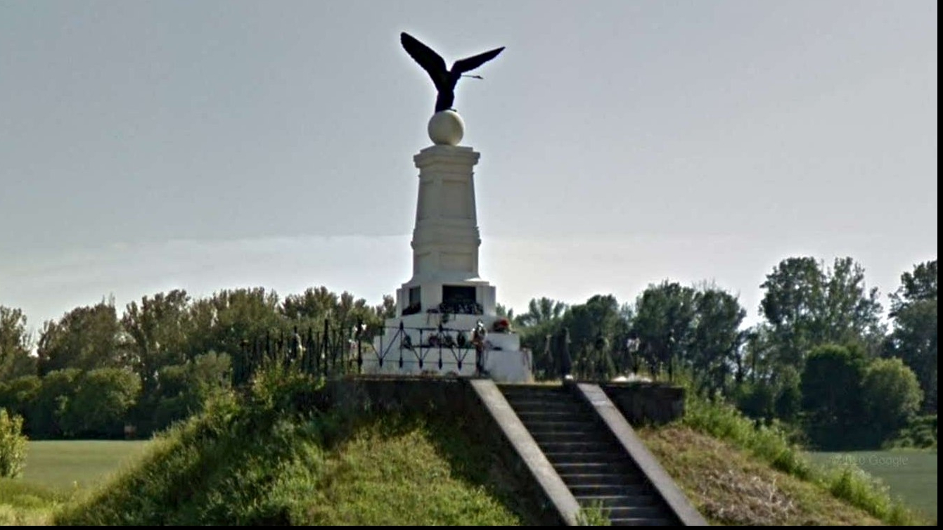 Muncaci monumentul statuii păsării Turul / captura Google maps