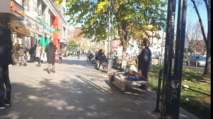 Bunurile comercializate ilicit de către vânzătorii ambulanţi ar putea fi confiscate / Poliția Locală București