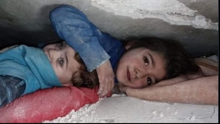 Siria. Jinan și fratele ei sub dărâmături