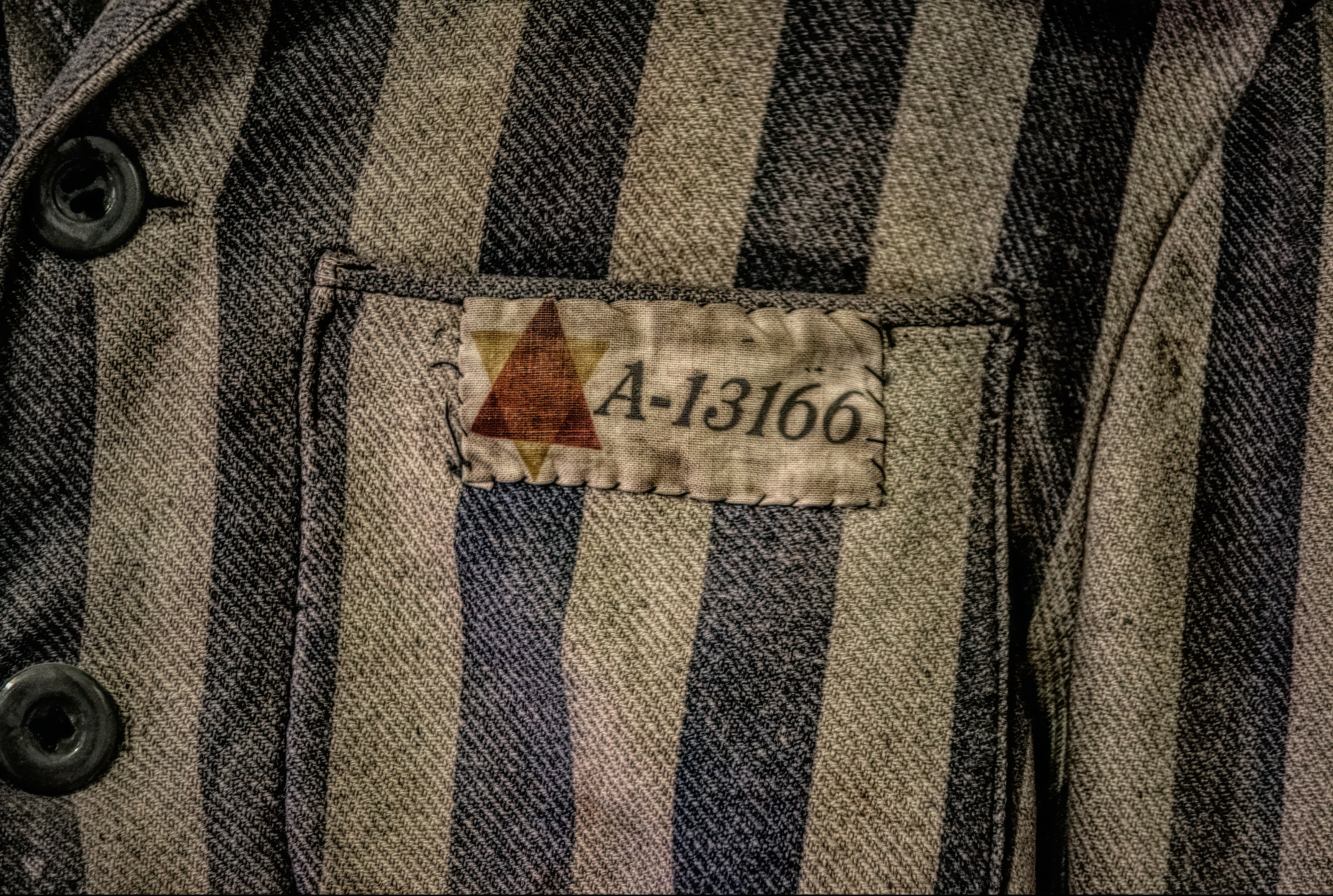 Uniformă de prizonier evreu de la Auschwitz