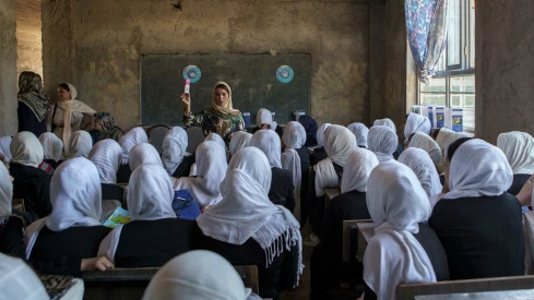Zeci de eleve din Afganistan probabil otrăvite la școală